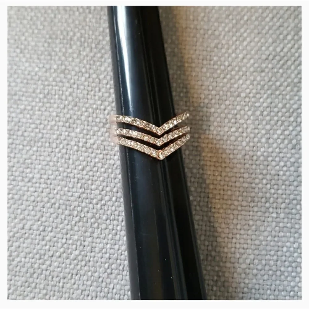 🆕️ Rose gold color w/ triple wishbone ring